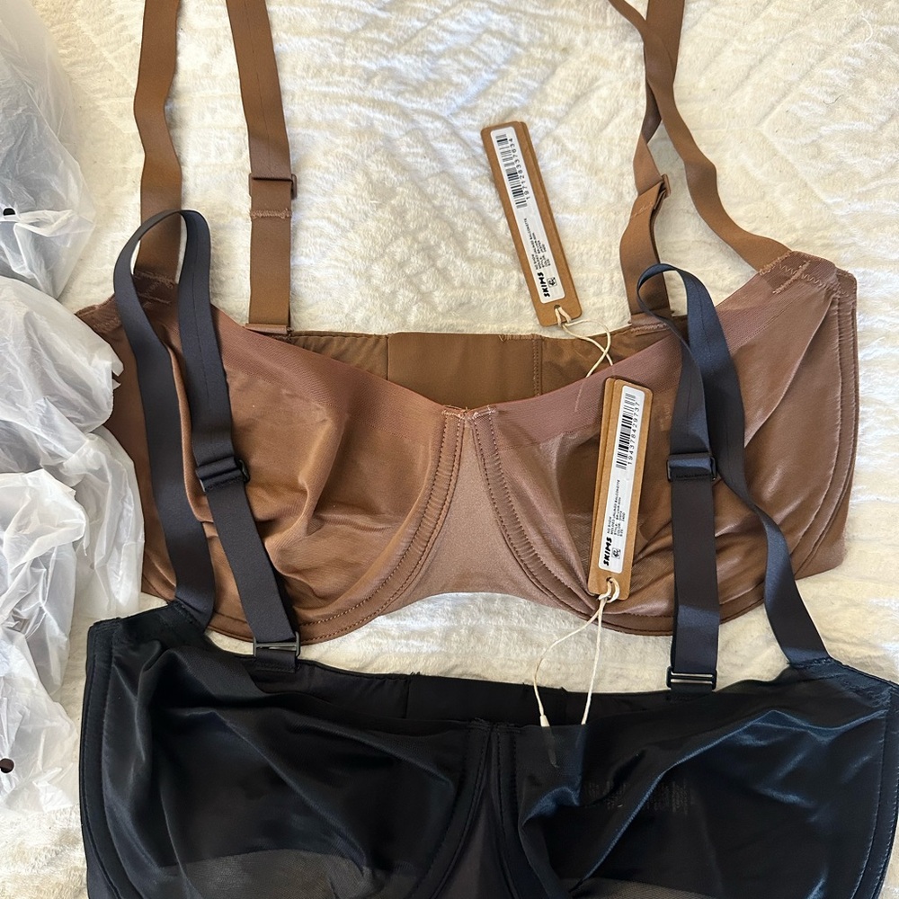SKIMS Unlined Balconette 5 bras-             1 Jasper, 2 Cocoa and 2 Onyx